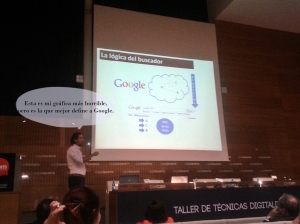 Adrián Segovia exponiendo el funcionamiento de Google